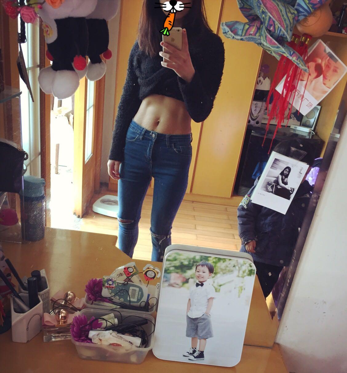 不用健身。体脂低所以随便都有<em>马甲线</em>~羡慕吧