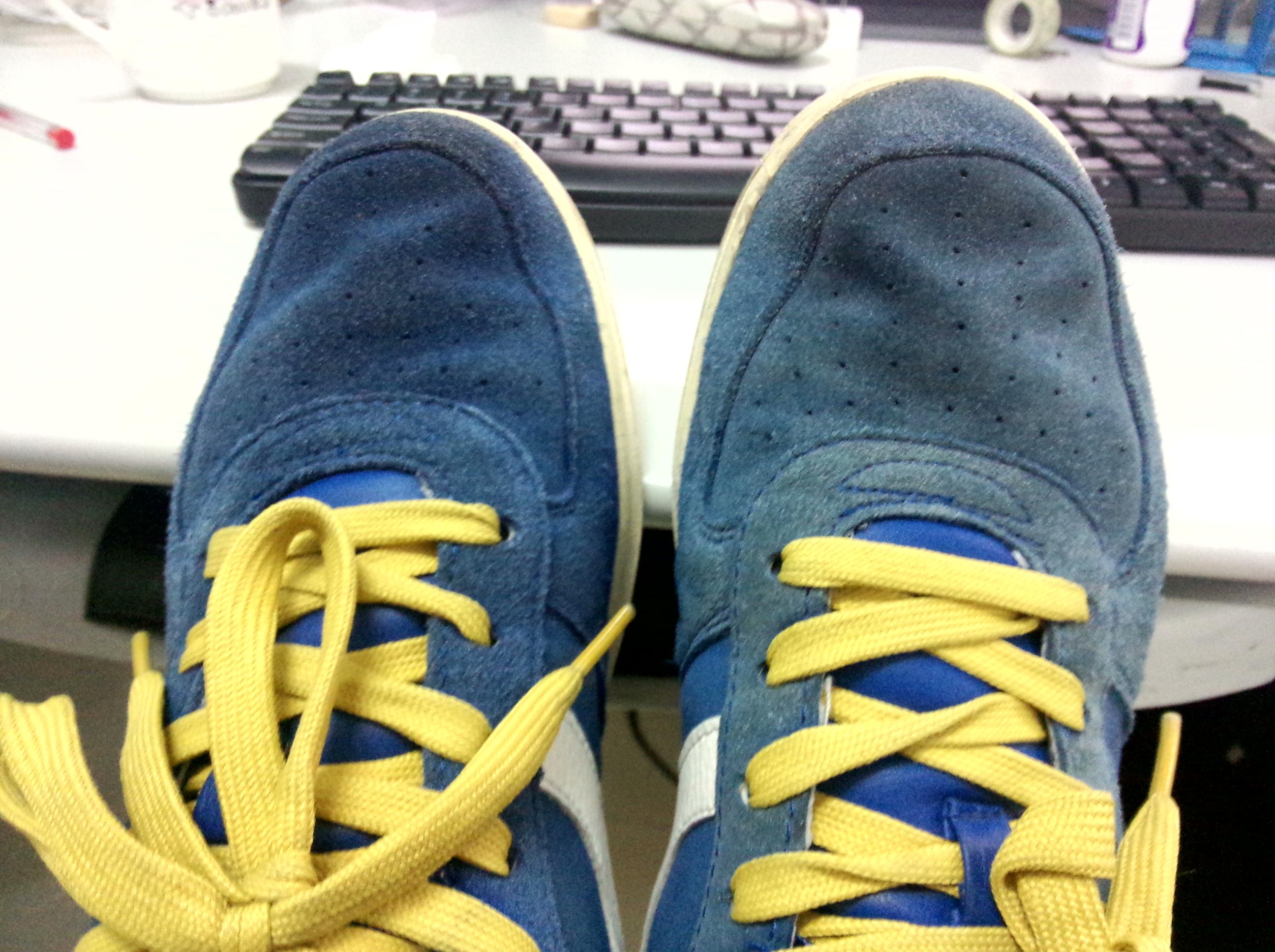 李宁鞋子穿了3个月变成这样,怎么洗干净?