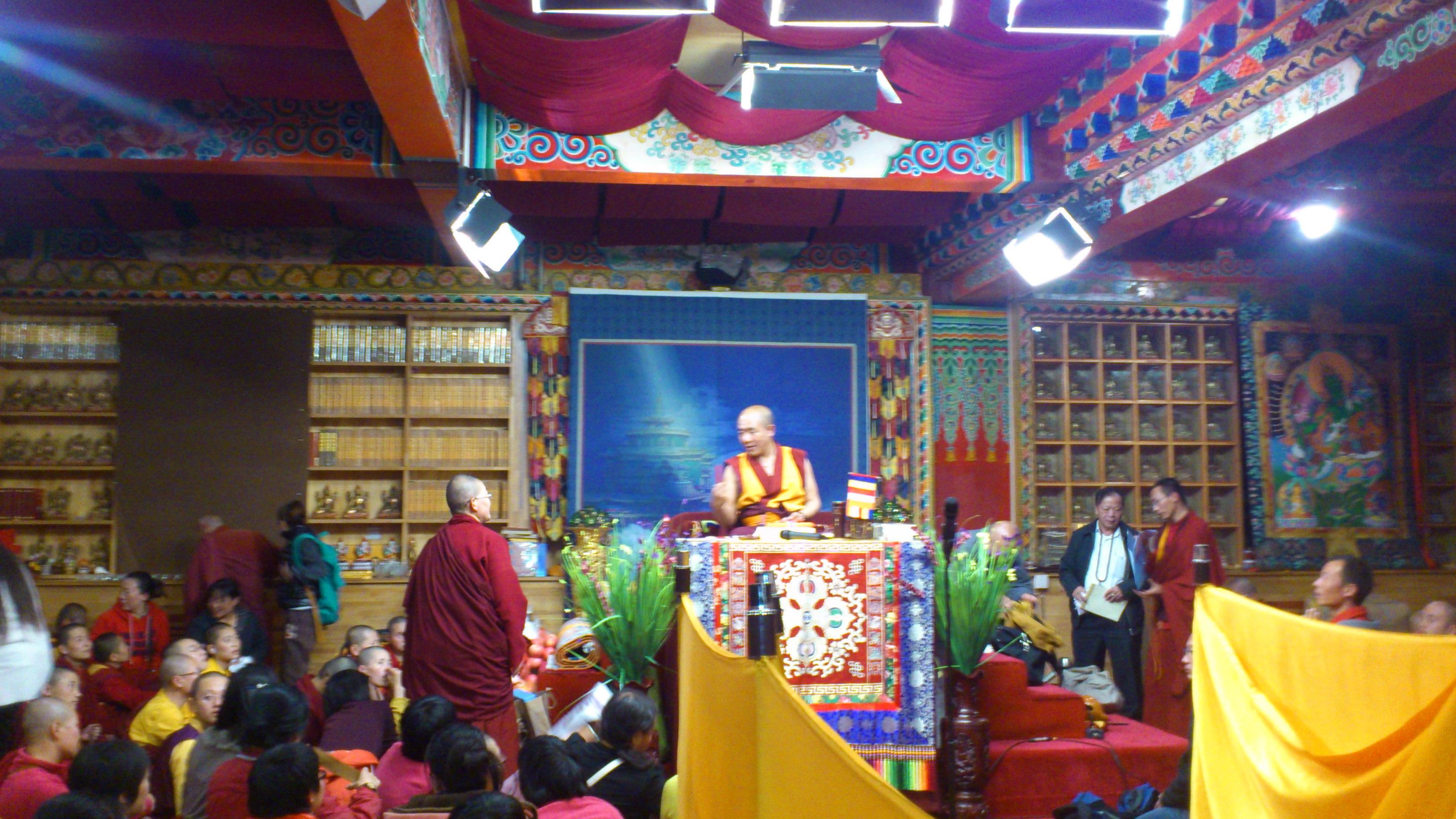 藏传密宗(喇嘛教)中的出家女弟子修行是什么样的?特别