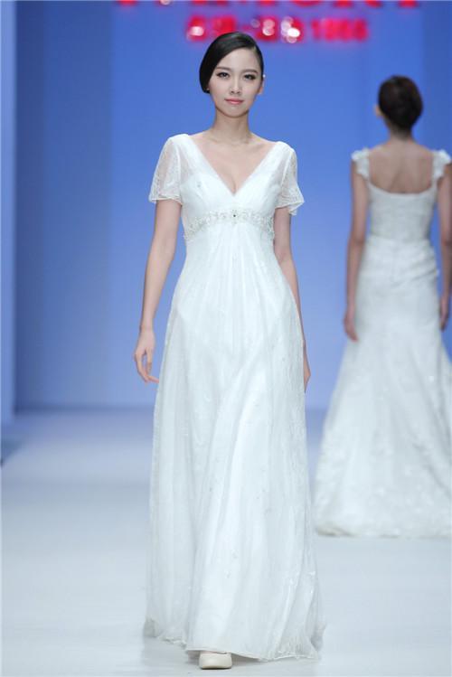 著名婚纱摄影品牌_中国著名的婚纱品牌(3)