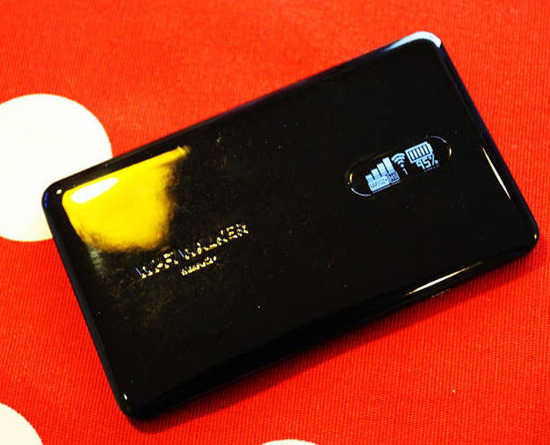 如图,这是什么手机? - 日语