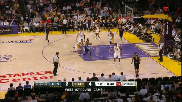 2012年4月30日的NBA季后赛,湖人队中锋拜纳