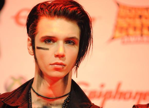 andyblack,blackpink 首先是black veil brides的主唱andy six,长着张受脸,声音可谓man爆