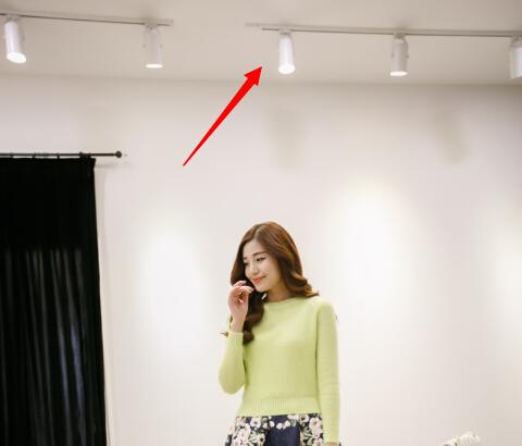 浙江淘宝棚拍里面拍人像的灯用的什么灯?