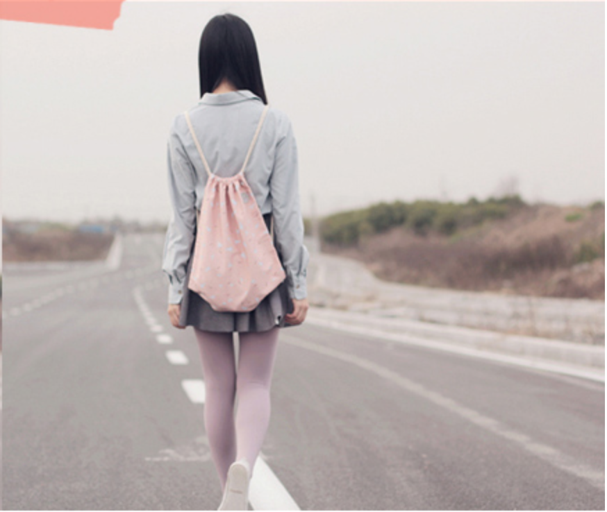 大<em>学生穿裙子</em>和高跟<em>鞋</em>同时要去图书馆的时候应