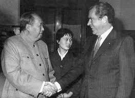 怎样评价毛泽东<em>穿睡衣</em>在卧室会见尼克松,<em>穿泳</em>