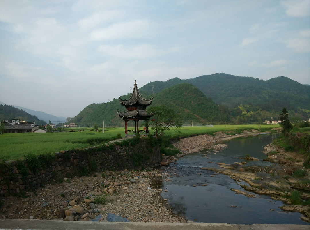 全村有空调得不过五家,因为真的好凉快 安徽黄山市黄山区乌石