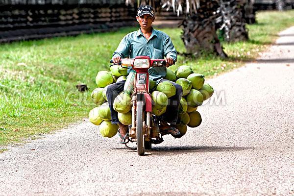 骑电动车(摩托车)的时候穿什么?如何搭配? - 知