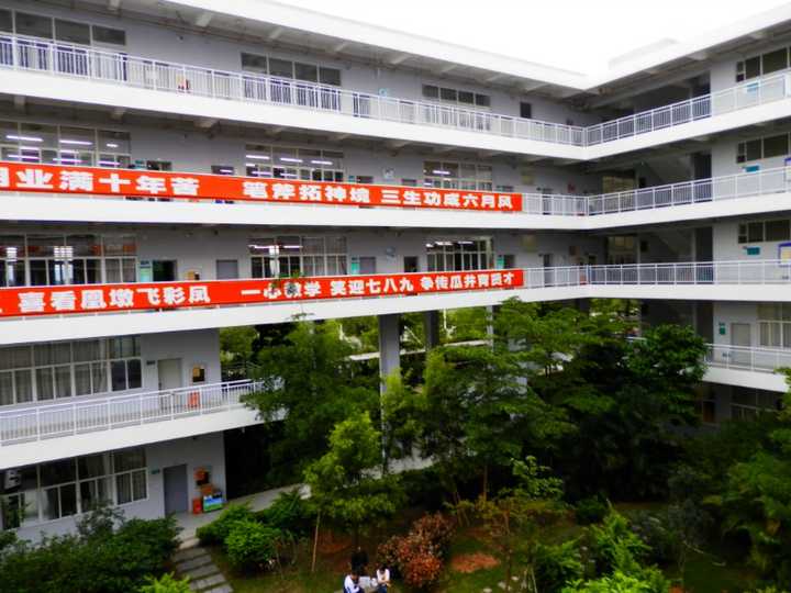 在深圳市华侨城中学(高中部)就读是一番什么样的体验?