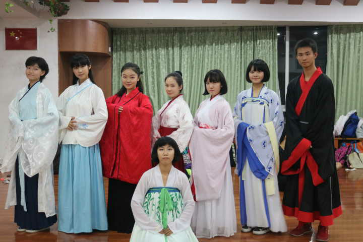 生活中有穿汉服的人吗?
