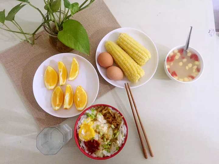大学同学来上海工作,在我这住了一周,这是给她做的早餐!