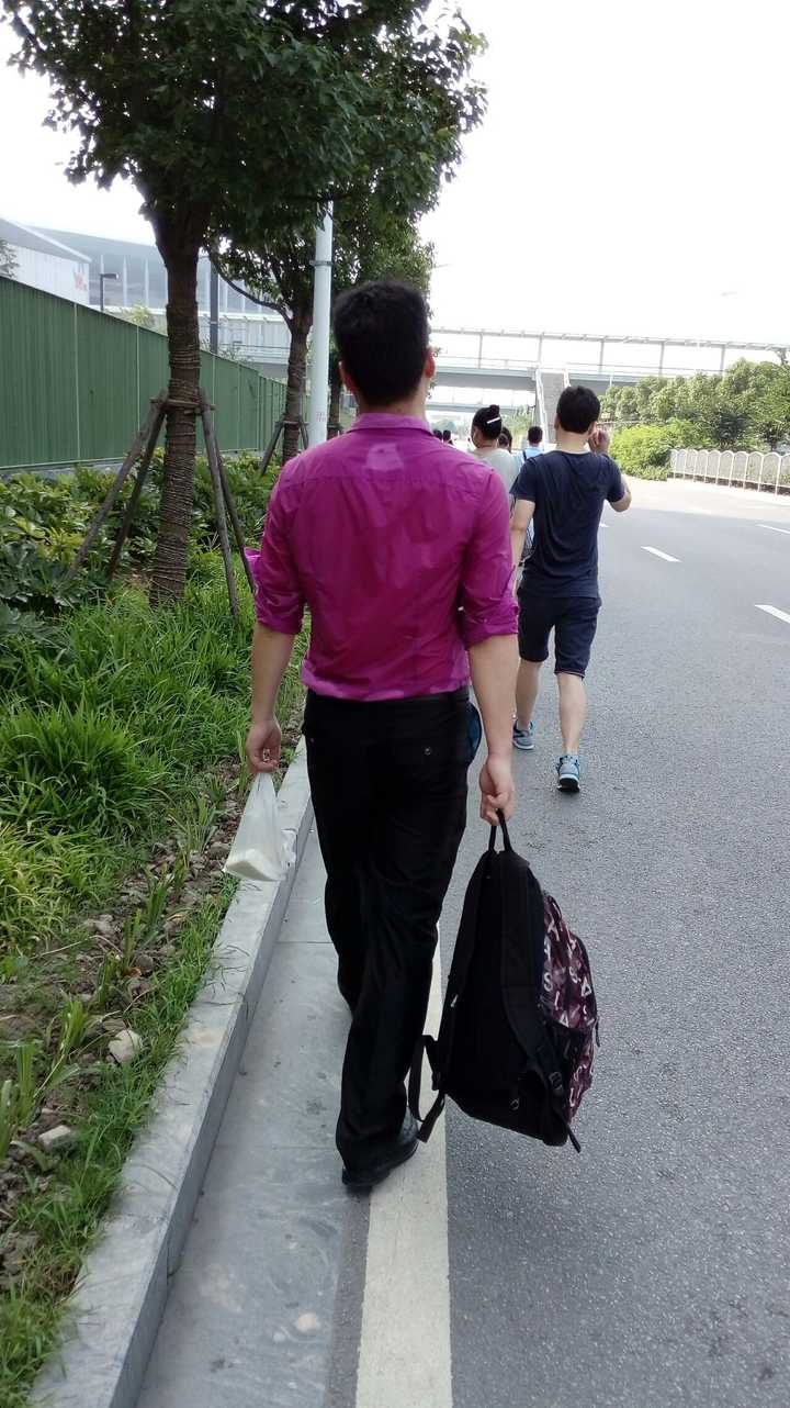 在北上广深打拼的单身年轻人的生活状态是怎样的?