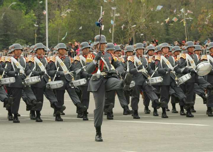 为什么智利军队军服特别像德国纳粹?