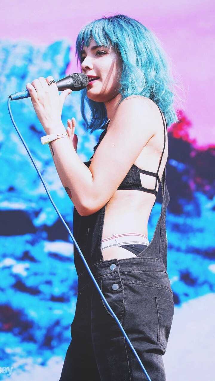 如何评价美国女歌手halsey?