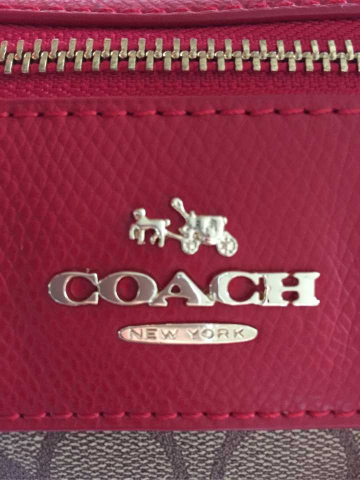 看看这coach标是不是太假了?