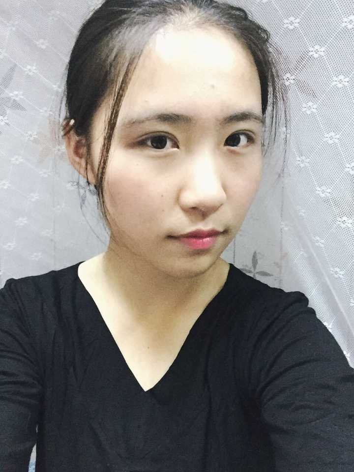 女生由丑变美后是什么样的感觉?