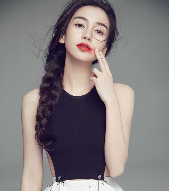 angelababy的单人照是这样的