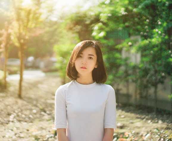 在逆光下,人物完全背光又没有补光的情况下,怎么恢复肤色?