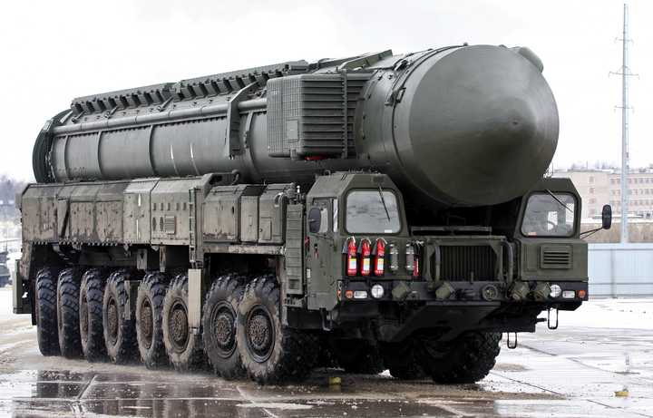 9k720"伊斯坎杰尔"(北约:ss-26"石")近程弹道导弹的发射车 ==========