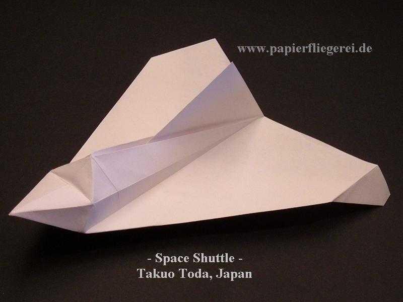 甩个图给你们:-p 这架飞机的飞行视频: 户田拓夫的太空梭纸飞机完成