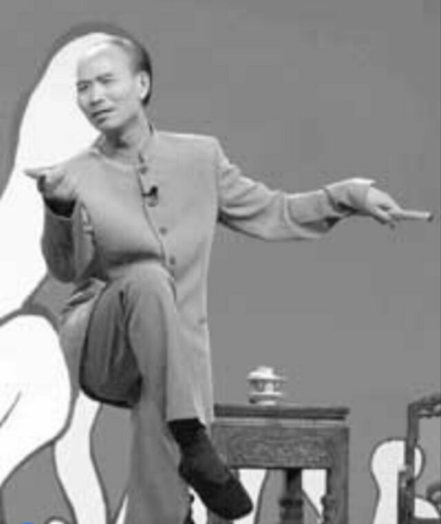 为什么李伯清不能像郭德纲周立波一样红遍大江南北?