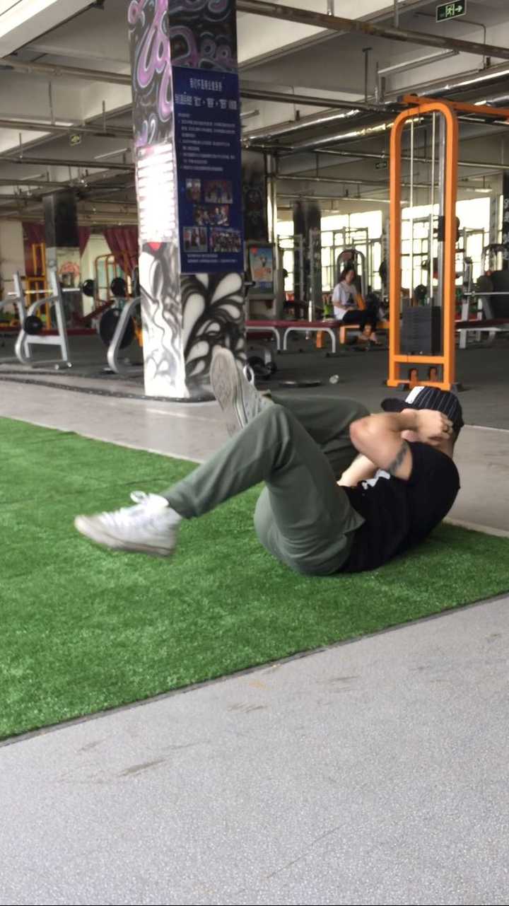 腹肌和背阔肌怎样锻炼见效最快?