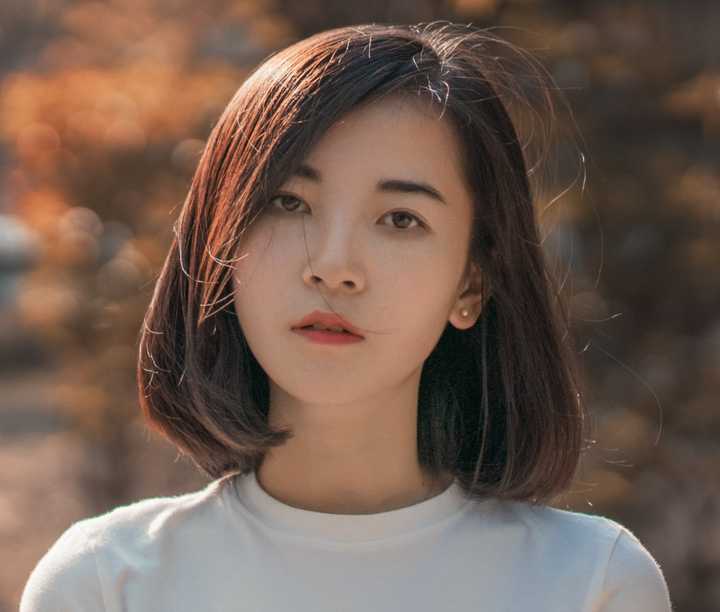 在逆光下,人物完全背光又没有补光的情况下,怎么恢复肤色?