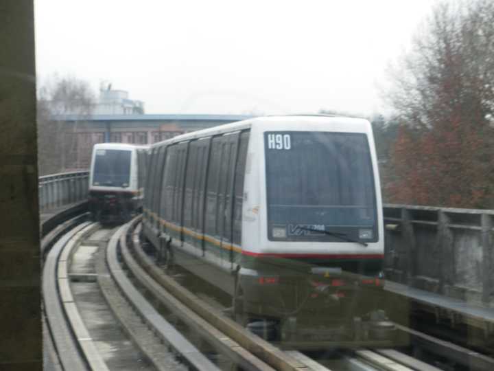 广州地铁的 apm 线(automated people mover)使用的是