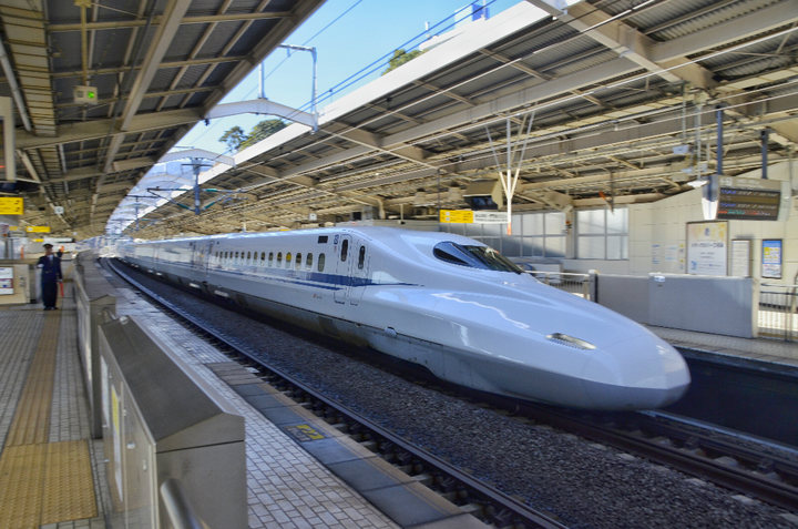 日本新干线跟国内动车组列车(包括g字头高速动车组)相比,体验有哪些不