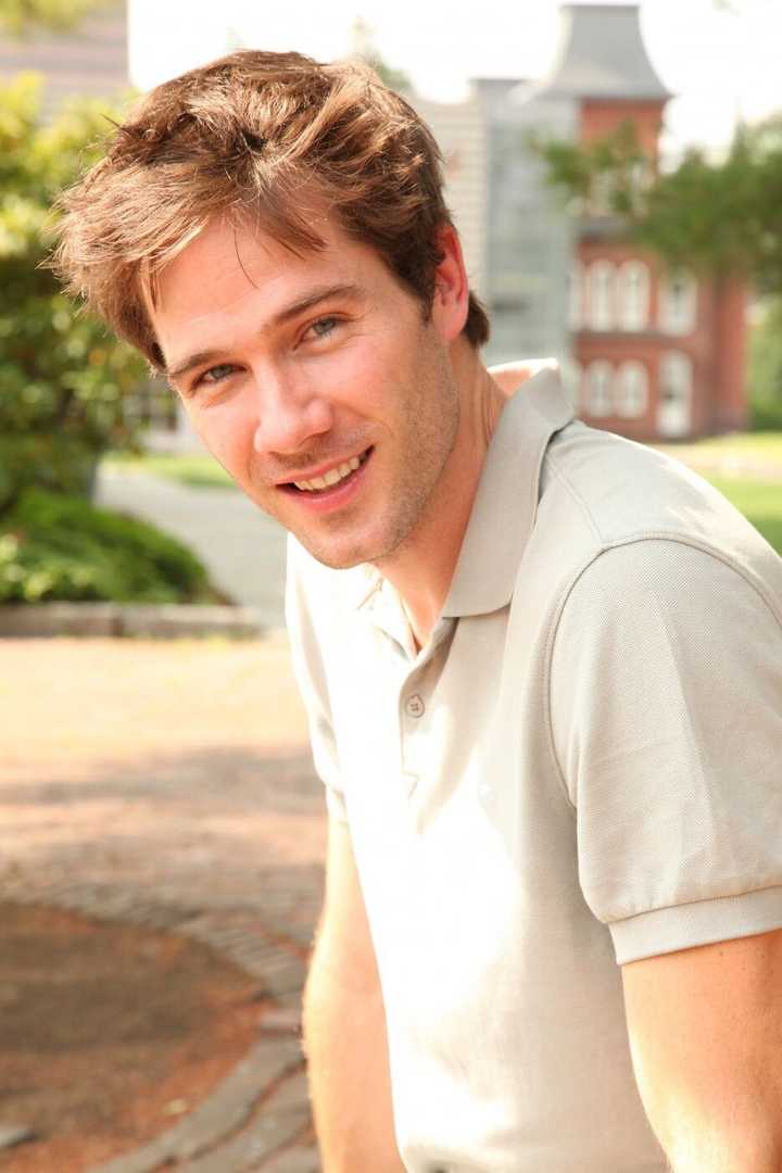 卢克·马可法莱恩(luke macfarlane)优雅,成熟,温柔,男人,大胸甜心