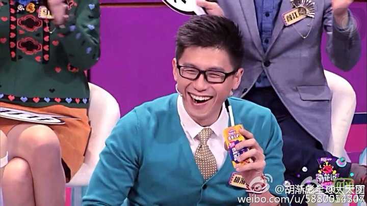 s.胡渐彪那么好看,怎么在二排就不发到言呢.