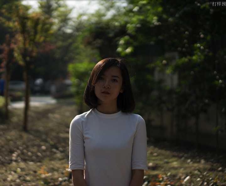 在逆光下,人物完全背光又没有补光的情况下,怎么恢复肤色?