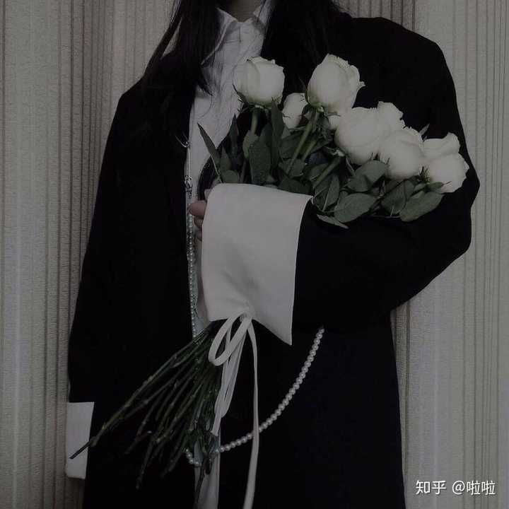 有没有不露脸不露腿的女生头像?