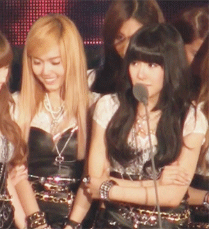 为什么少女时代taessica泰西关系会变的那么僵明明以前那么好的朋友