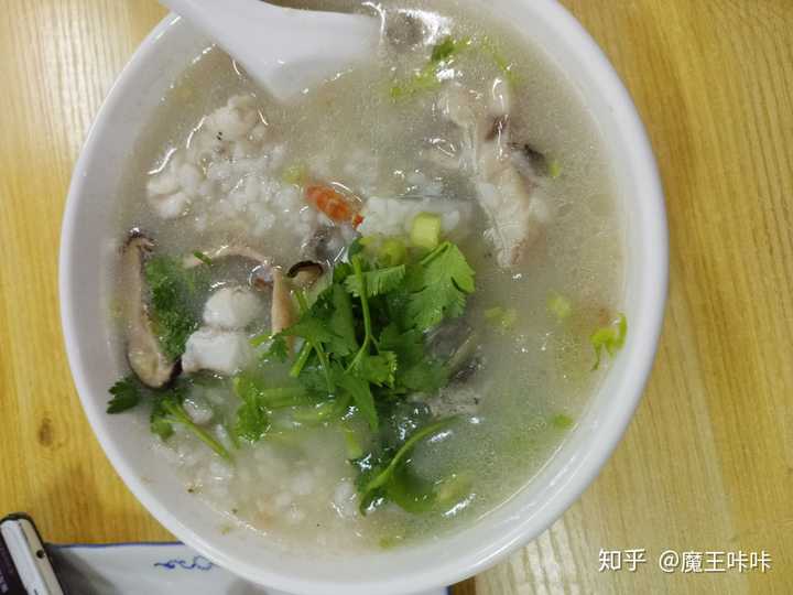 鱼头粥,藏在深巷,还是被我找到了,浓浓的鱼香,最爱的就是这股味道了.