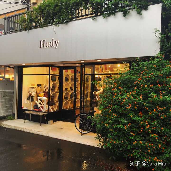 我去的第一家是比较小众的vintage店hedy.