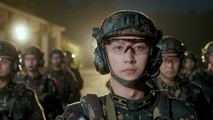 如何评价黄景瑜在《爱上特种兵》中的身材?