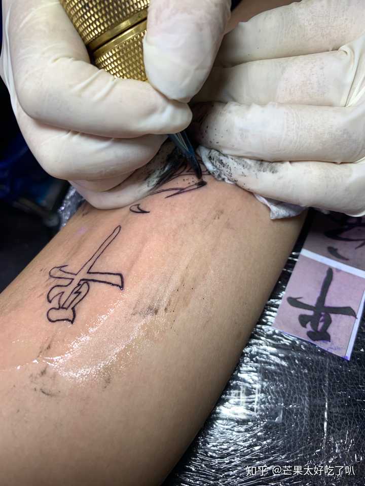 哈哈哈哈哈毕竟出门在外 远在他乡(我是偷偷纹身的家里人都不