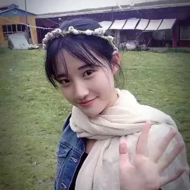 初中同学 当时就觉得这个小姐姐怎么那么好看啊!气质超级超级好!