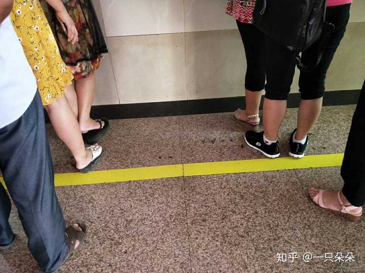 你见过什么样素质低的人?
