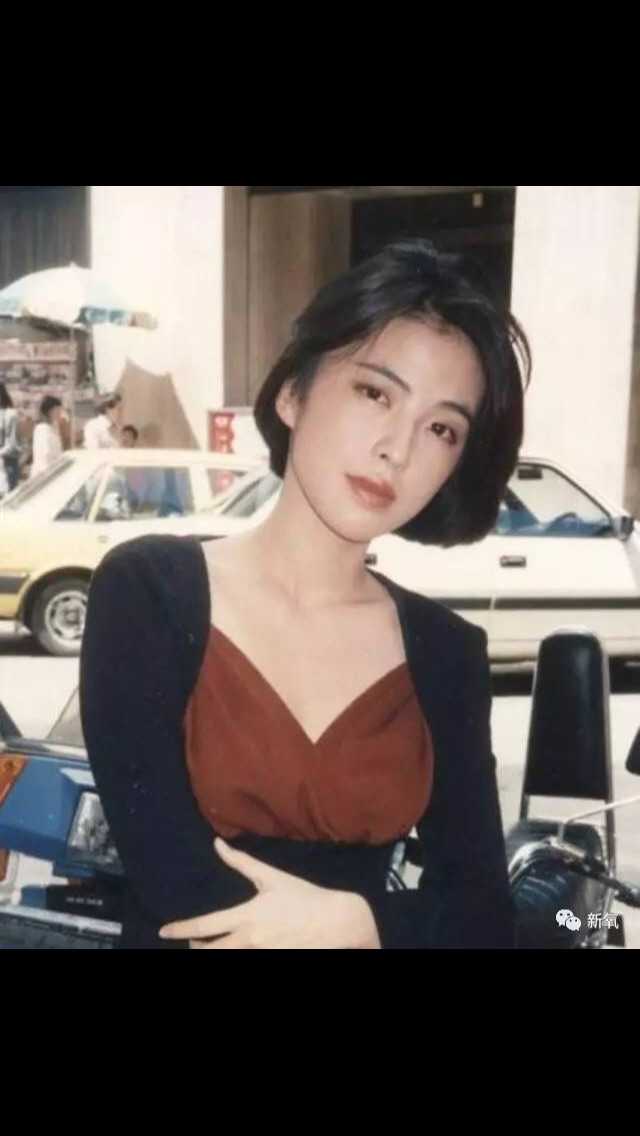 其实八九十年代的香港美女真是多 呢些女明星也都很会穿 正是她们的