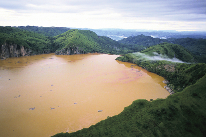 尼奥斯湖(喀麦隆).