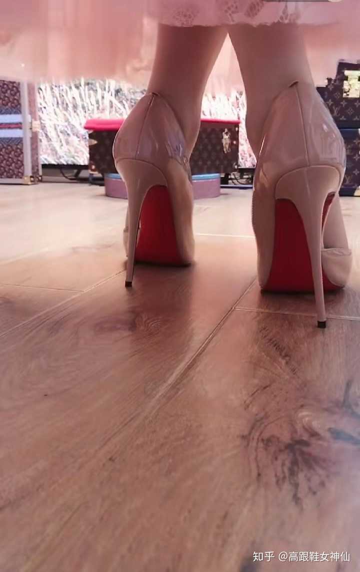 哪一双是你感觉很考验自己脚的高跟鞋?