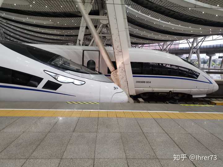 crh380cl(近,crh380b(远)摄于北京南