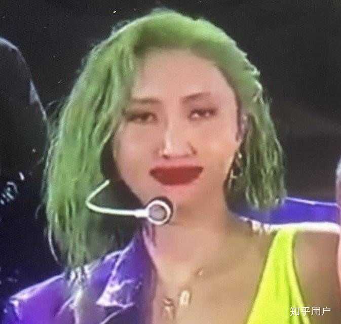 这场的jyp和王嘉尔简直是要笑死我