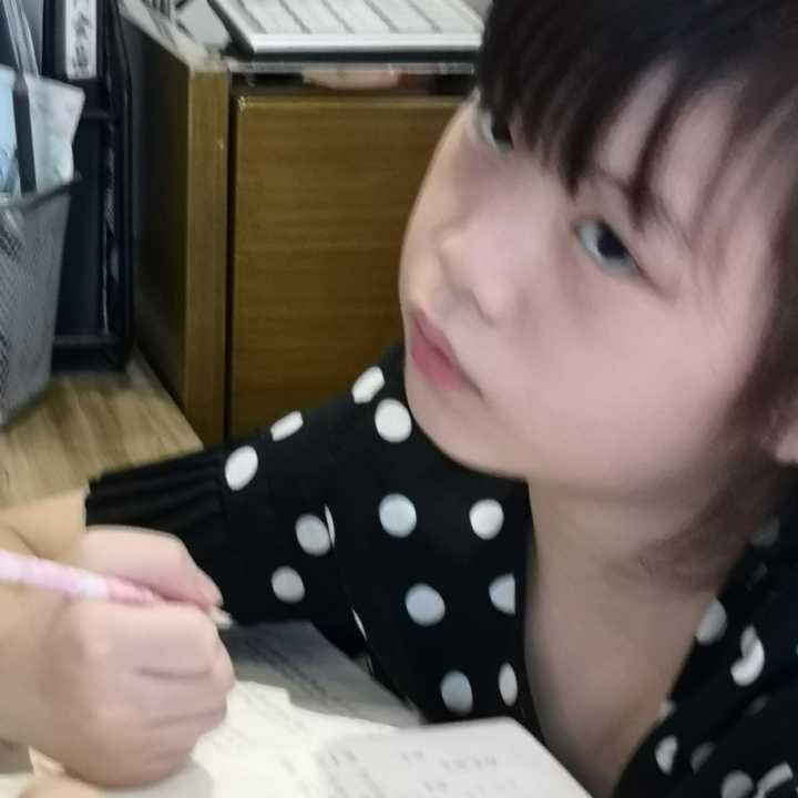 其实这是她补暑假作业的照片
