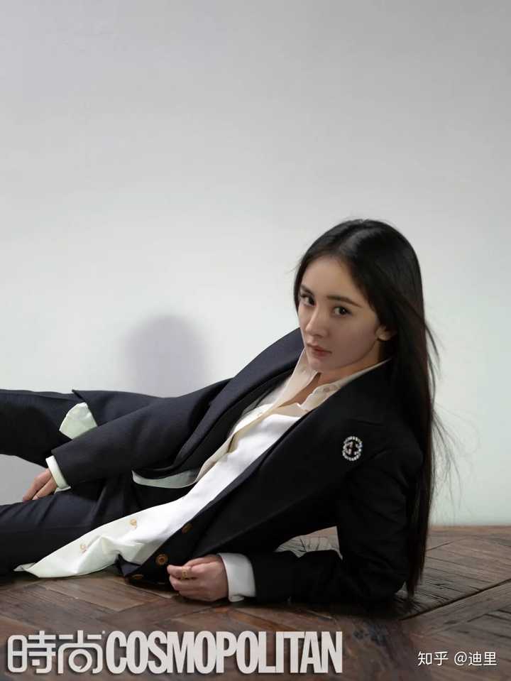 如何看待杨幂 cosmo 5月刊封面的颜值身材?