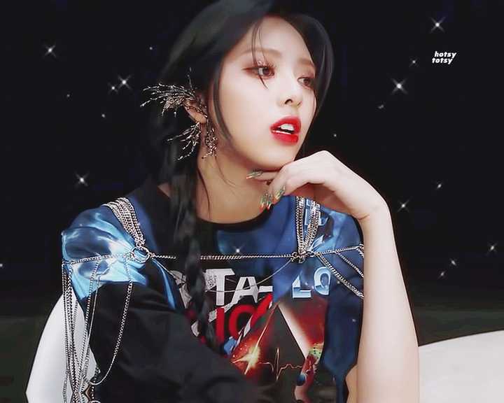 如何评价 itzy 成员 yuna(申有娜)?