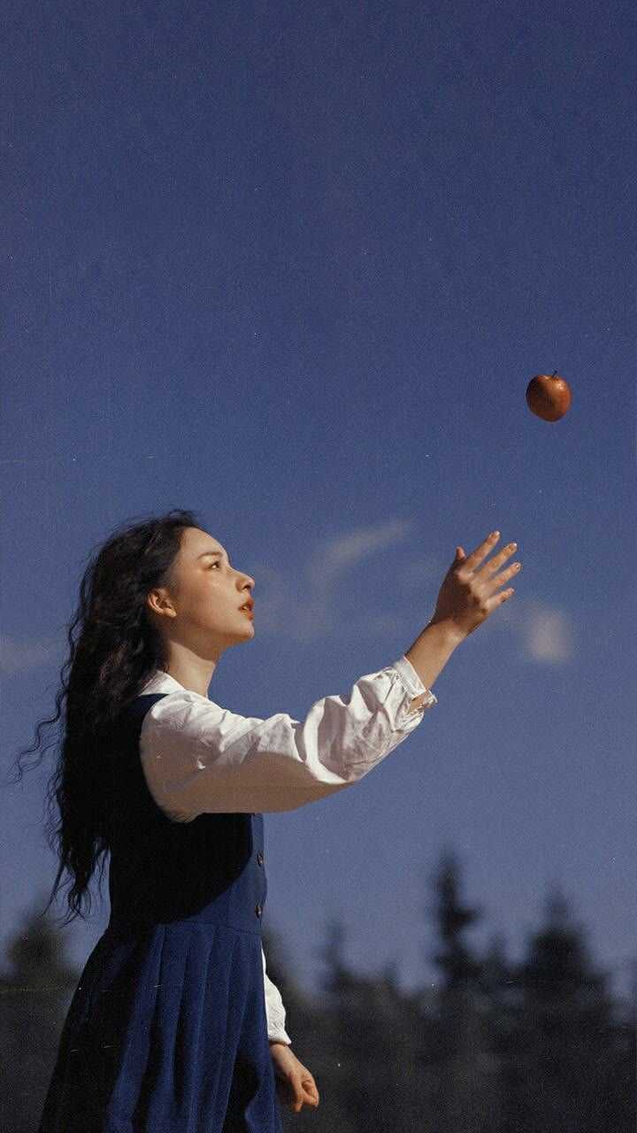 有没有那种性冷淡风又有点a的壁纸或者女生头像?