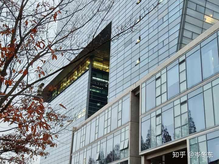 如何看待安藤忠雄设计的上海国际设计中心被评为第九届中国十大丑陋